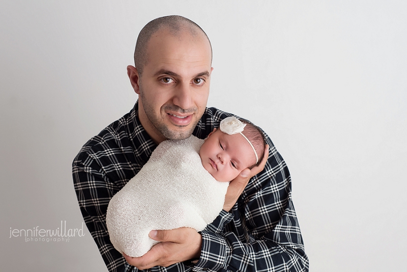 dad and newborn picture