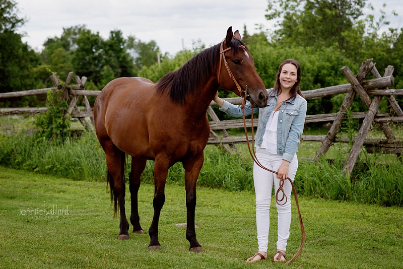 grad photography with horse