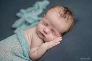 newborn pose with wrap