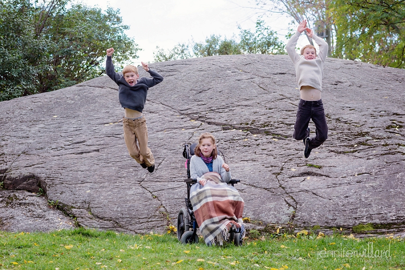 sibling photography in park