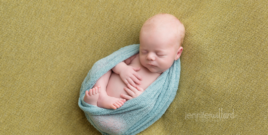 baby-boy-green-blanket-blue-wrap-ygk-photographer