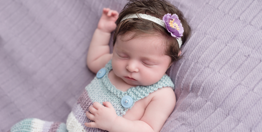 purple-blanket-newborn-pose-ygk-photographer