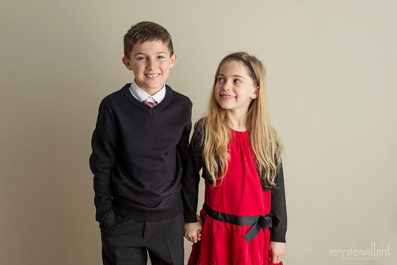 children-black-red-cream-christmas-holiday-portrait-amherstview-photographer-01