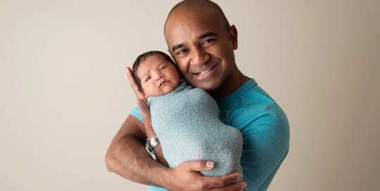 newborn-baby-boy-father-studio-portrait-kingston-ontario-newborn-photography-01