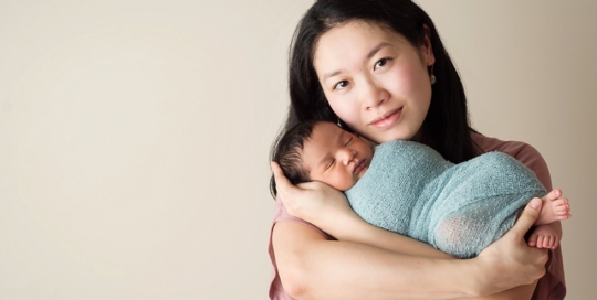 newborn-baby-boy-mother-studio-portrait-kingston-ontario-newborn-photographer-01