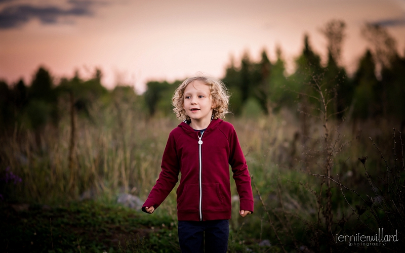 field-meadow-family-portrait-sunset-photographer-kingston-ontario-01