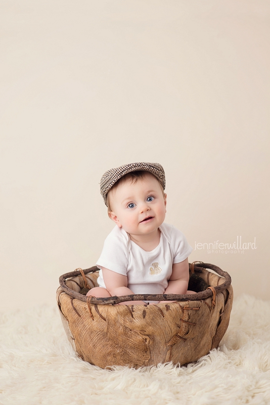 organic-neutral-baby-boy-milestone-6-month-photoshoot-kingston-ontario-photographer-01