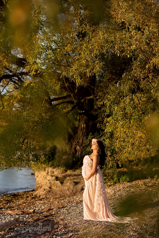 pink-chiffon-ruffle-dress-pregnant-mother-sunset-portrait-lemoine-point-kingston-ontario-maternity-photographer-01