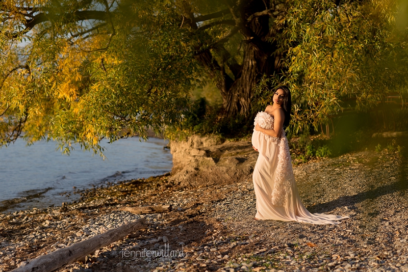 chiffon-maternity-dress-ruffle-train-kingston-photographer-lemoine-point-01