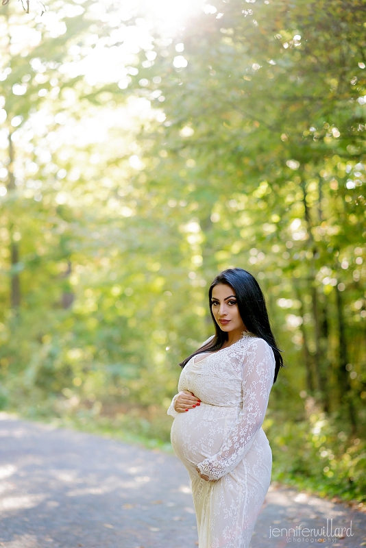 pregnant-mom-lace-dress-autumn-portrait-lemoine-point-kingston-ontario-maternity-photographer-01