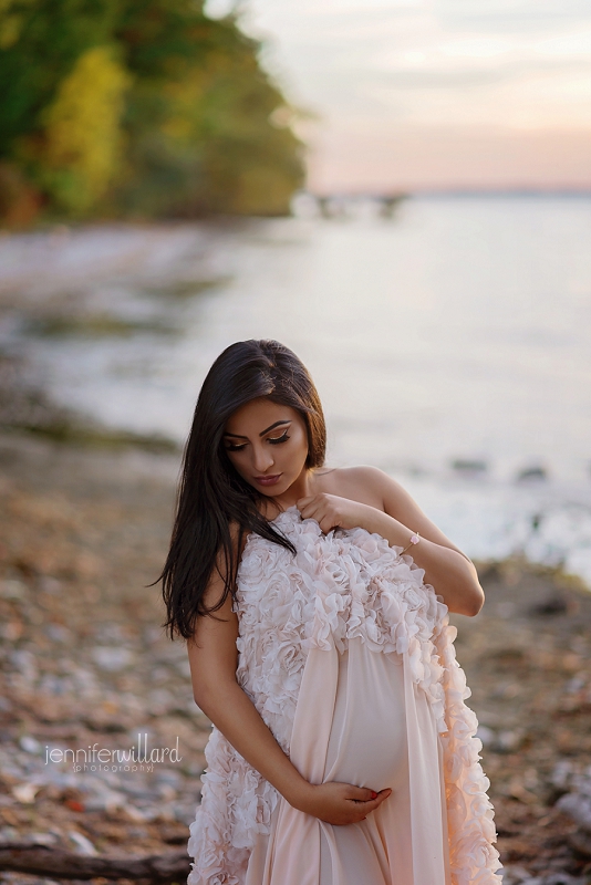 chiffon-ruffle-pink-dress-sunset-lakeside-maternity-portrait-kingston-ontario-lemoine-pointe-pregnancy-photographer-01