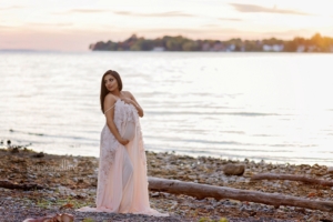 pink-chiffon-ruffle-dress-maternity-photography-sunset-lemoine-point-kingston-ontario-maternity-photographer-01