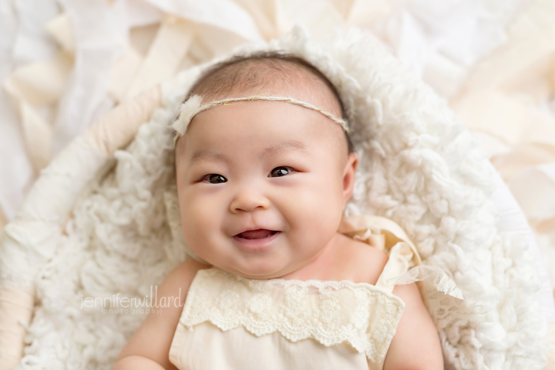 baby-girl-first-year-milestone-portrait-lace-romper-chinese-baby-portrait