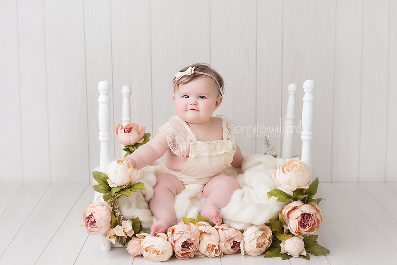 baby-milestone-mini-session-flower-bed-kingston-ontario-photographer