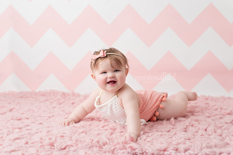 baby-girl-first-year-milestone-pink-backdrop-rug-romper-headband-kingston-photographer