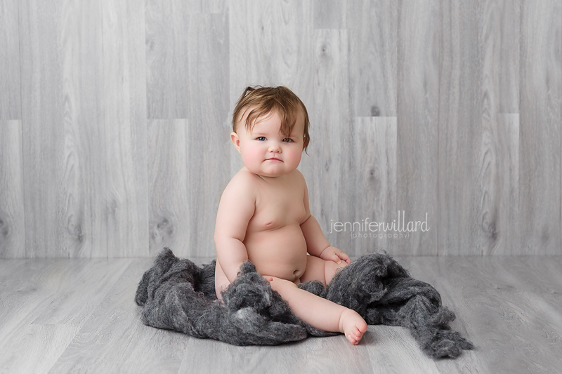 baby-mini-session-photography-wood-backdrop