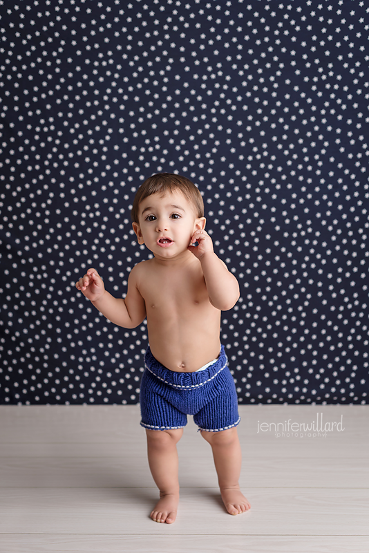 spring-mini-session-baby-boy-milestone-blue-shorts-star-backdrop-kingston-photographer