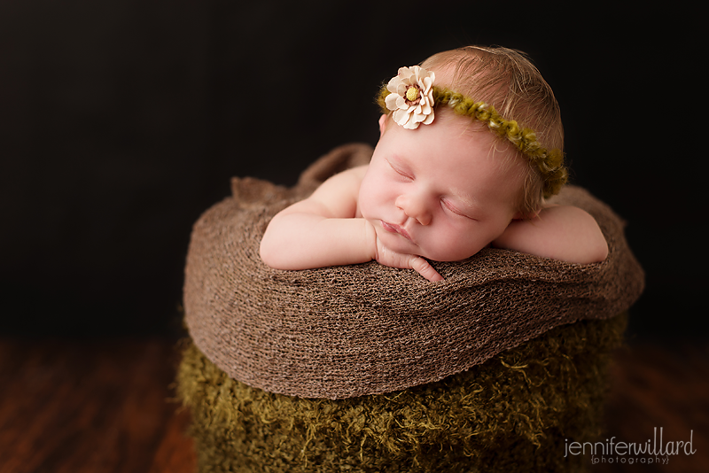 baby-girl-newborn-photo-moss-bucket-headband