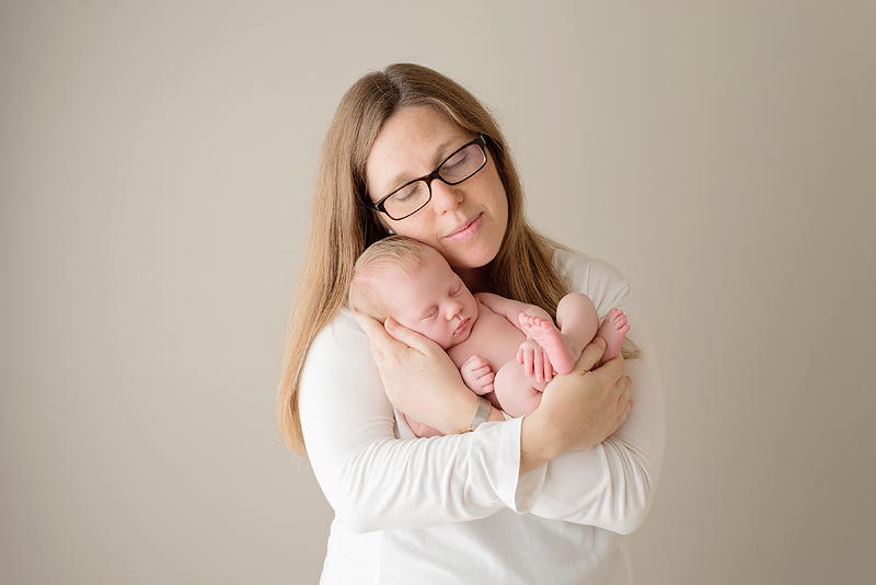 newborn-baby-girl-mother-pose-kingston-portrait-studio