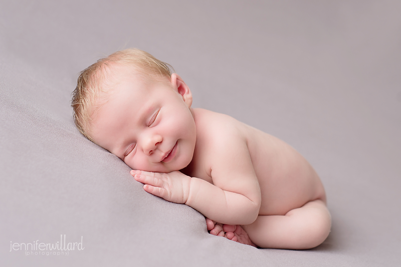 newborn-baby-girl-blanket-studio-pose-kingston-ontario-baby-photographer