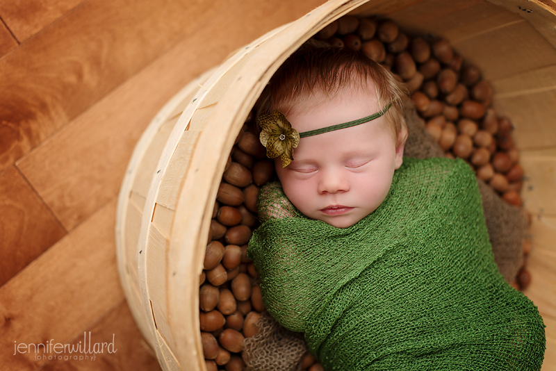 baby-girl-green-wrap-headband-acorns-basket-kingston-ontario-photographer