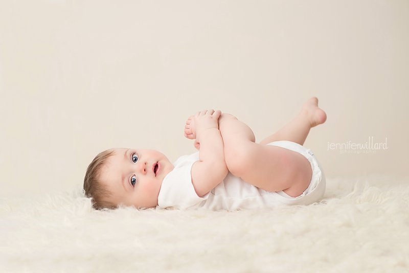 baby-portrait-milestone-touching-toes-cream-neutral-backdrop-baby-mini-session-kingston