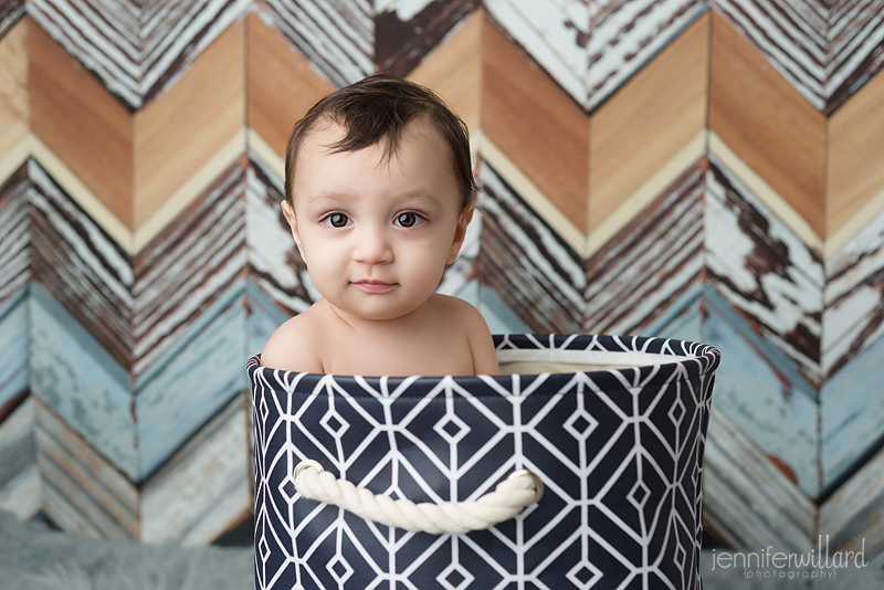 baby-boy-chevron-backdrop-blue-bucket-kingston-ontario-photographer