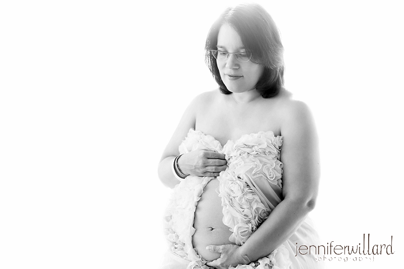 black-white-maternity-portrait-KGH-hospital