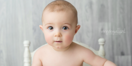 grey-wood-backdrop-white-vintage-crib-baby-portrait