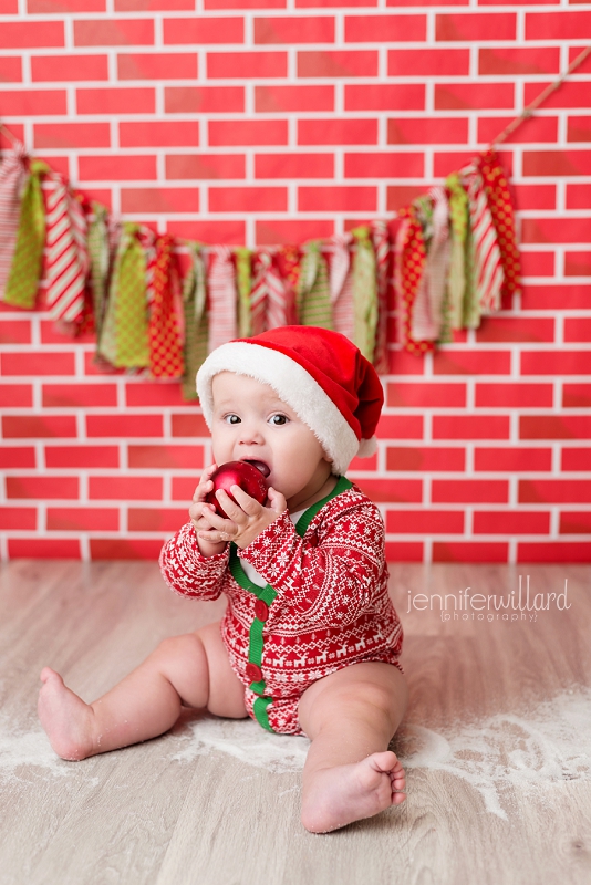 babys-first-chrismtas-red-green-holiday-backdrop-photography-kingston