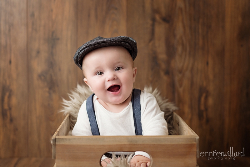 baby-poor-boy-hat-suspenders-box-kingston-photographer