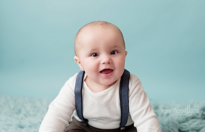 baby-pictures-blue-backdrop-milestone-picture-kingston