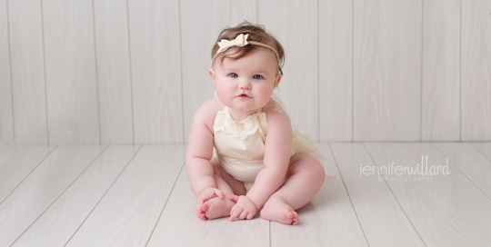 neutral-baby-photography-sitter-session-white-wood-romper-headband