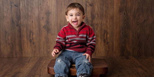 wood-backdrop-portrait-baby-photography