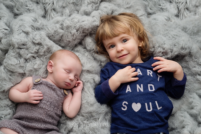 sibling-portraits-grey-flokati-kingston-ontario-photographer