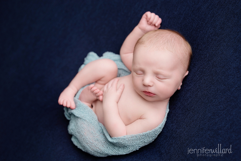 baby-boy-newborn-pictures-navy-blue-blanket-baby-blue-wrap-kingston-ontario-photographer