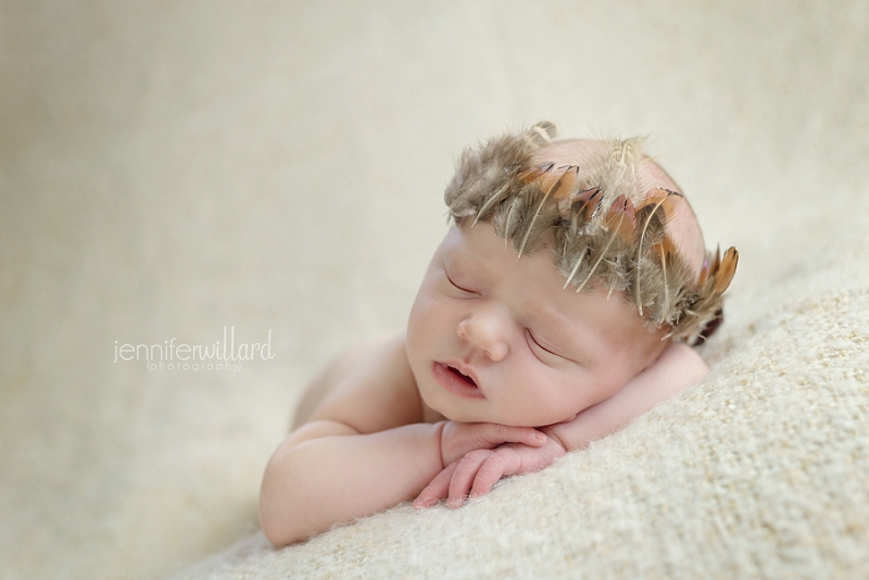 cream-organic-newborn-photography-baby-girl-feather-headband