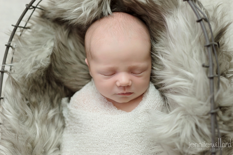 baby-portrait-studio-white-wrap-fur-blanket