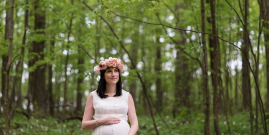 glamour pregnancy portrait outdoor forest lemoine point kingston ontario maternity photographer