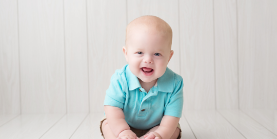 baby portrait in studio in kingston ontario on white wood backdrop