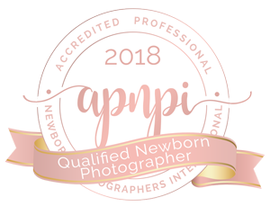 Qualified Newborn Photographer in Kingston Ontario with APNPI