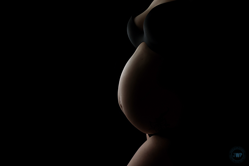 maternity belly picture using rim lighting by Kingston Maternity Photographer