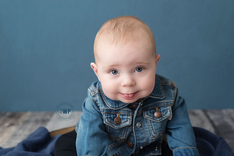 baby-6-month-sitter-milestone-jean-jacket-Kingston-baby-photographer