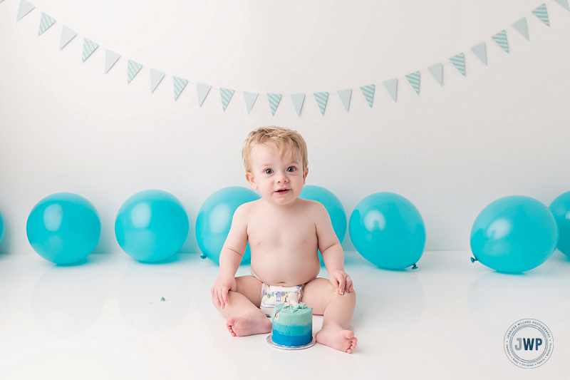 First Birthday Cake Smash Blue White banner balloon Kingston Baby Photographer