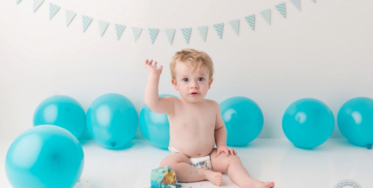 First Birthday Cake Smash Blue White banner balloon Kingston Baby Photographer