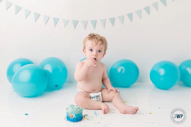 First Birthday Cake Smash Blue White banner balloon Kingston Baby Photographer