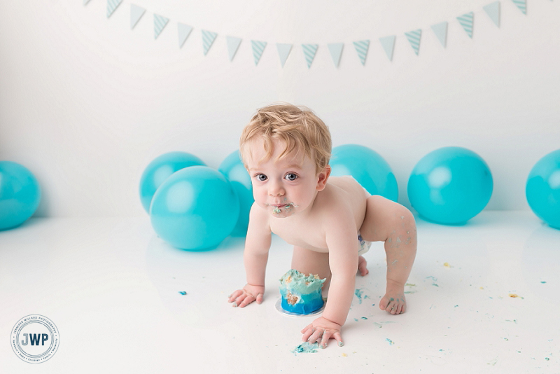 First Birthday Cake Smash Blue White banner balloon Kingston Baby Photographer