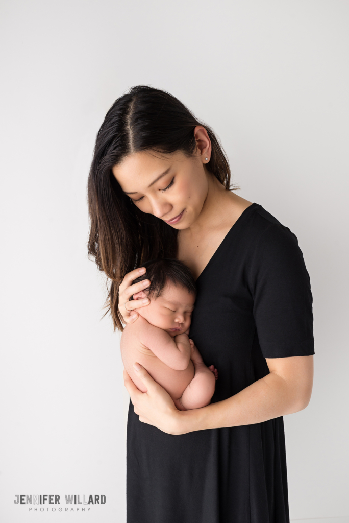 newborn mother posed picture kingston ontario photographer