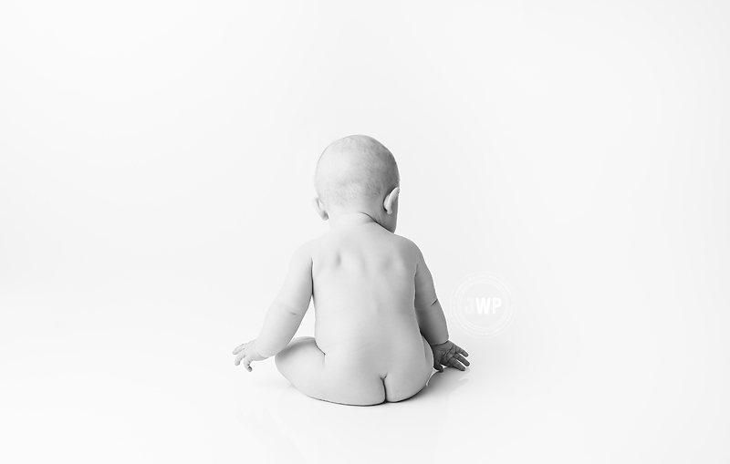 baby 6 months sitting backwards Kingston Ontario family Photographer