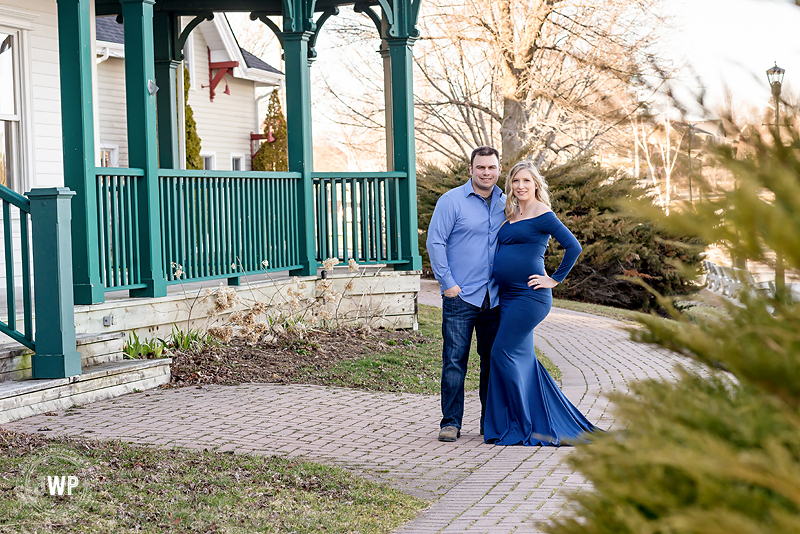 pregnant mother blue dress husband Gananoque maternity photographer